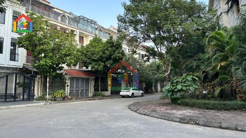 Mặt đường liền kề A16 KĐT Geleximco Mặt đường liền kề A16 KĐT Geleximco