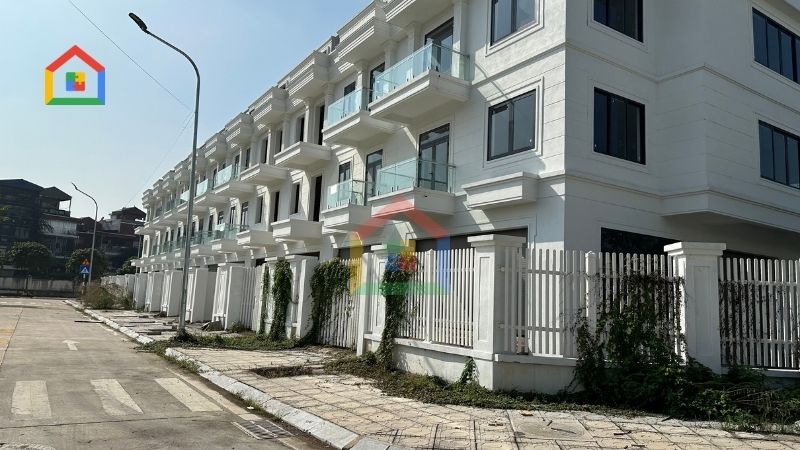 Mặt đường liền kề B43 KĐT Geleximco Mặt đường liền kề B43 KĐT Geleximco